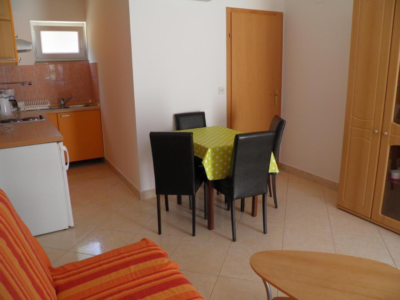 באסקה Apartments Pintar Zarok מראה חיצוני תמונה